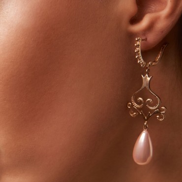 Earrings from the Damla collection